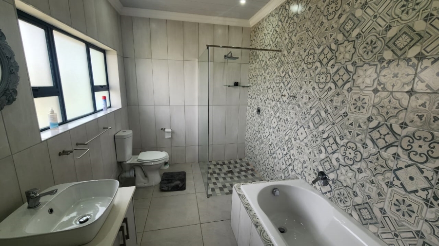 5 Bedroom Property for Sale in Tergniet Western Cape